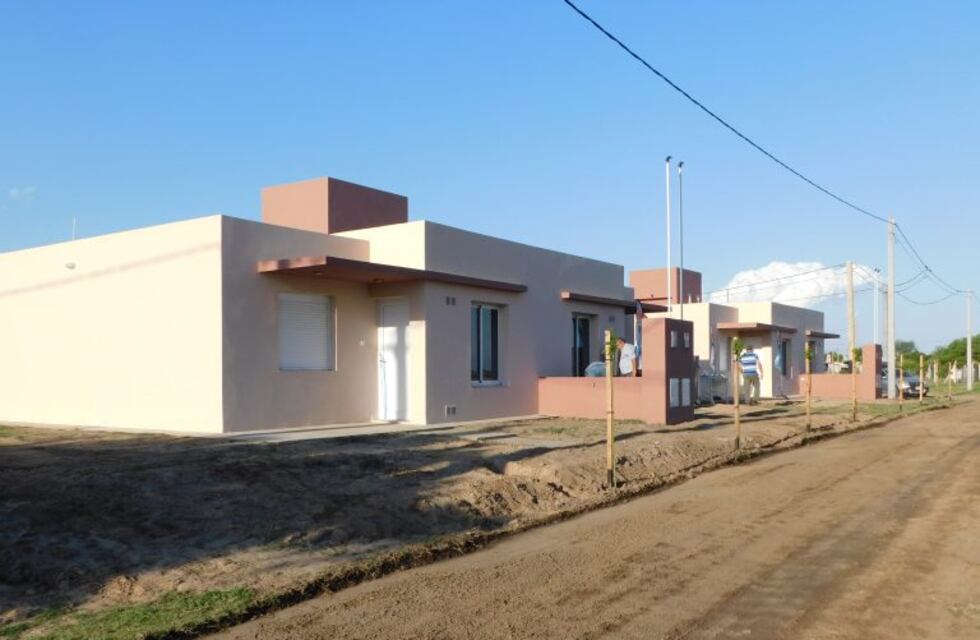 Entregaron 4 viviendas en la localidad de Tránsito