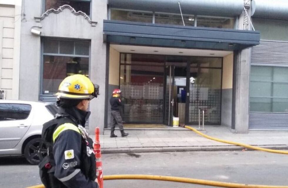 Incendio en un call center: tres heridos