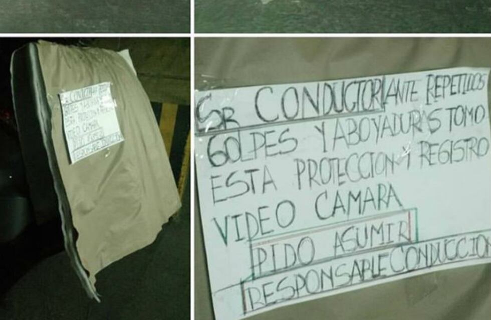 Harto de que le rayen el auto en la playa, le puso un colchón y un cartel de advertencia