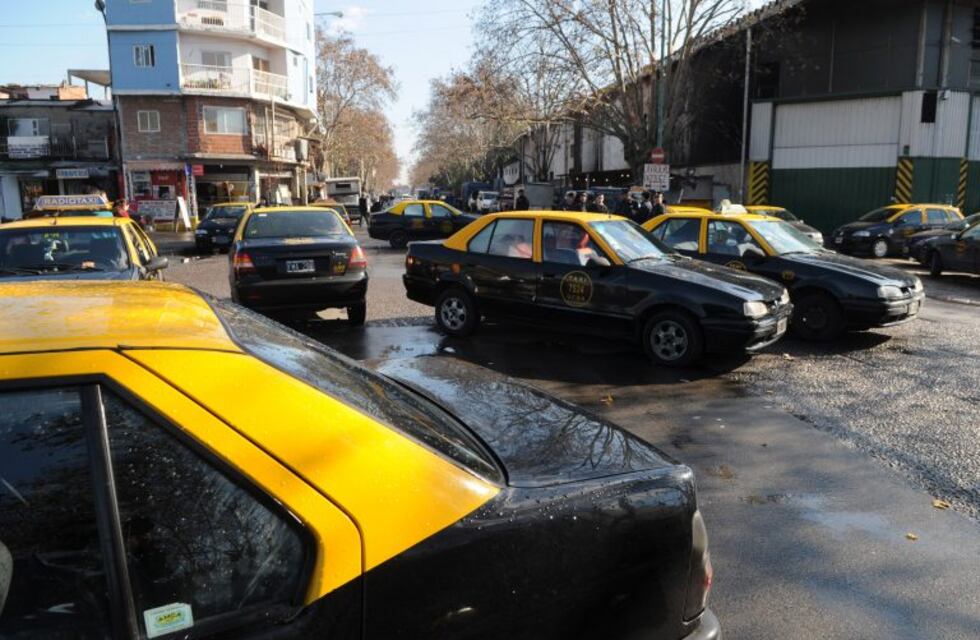 Retiro: cuatro detenidos y 50 autos secuestrados en un operativo contra la "mafia de los taxis"