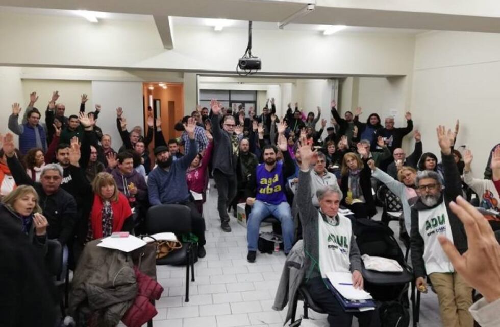 Desde ADIUNT confirman la segunda semana de paro de docentes universitarios