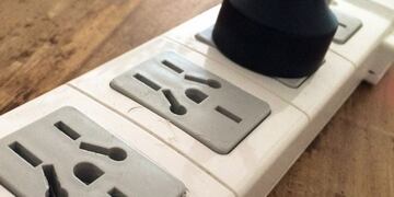 El menor recibió la descarga cuando manipuló una zapatilla eléctrica\u002E (Archivo)