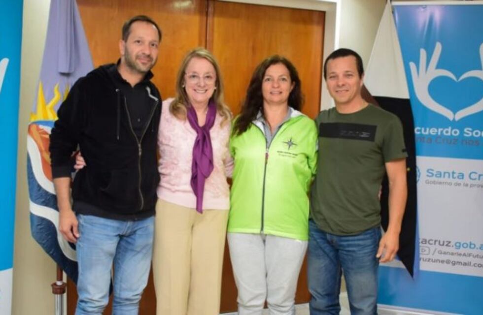Los deportistas que unieron a nado las Islas Malvinas recibieron el reconocimiento en honor a su proeza