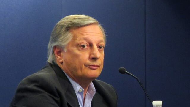 BUENOS AIRES (ARGENTINA). 07/10/2016.- El ministro de Energu00eda argentino, Juan Josu00e9 Aranguren, participa hoy, viernes 7 de octubre de 2016, en una rueda de prensa en Buenos Aires (Argentina). El Gobierno argentino oficializu00f3 hoy nuevas tarifas para el gas, sin grandes novedades despuu00e9s de que la Corte Suprema de Justicia tumbu00f3 la subida aplicada en abril, con aumentos tope del 300 % para los usuarios residenciales y de hasta el 400 o el 500 % para comerciales e industriales. EFE/Nerea Gonzu00e1lez buenos aires Juan Jose Aranguren anuncio de las adjudicaciones de los 17 proyectos de energias renovables licitados ministro de energia anuncia las empresas ganadoras de la licitacion conferencia de prensa