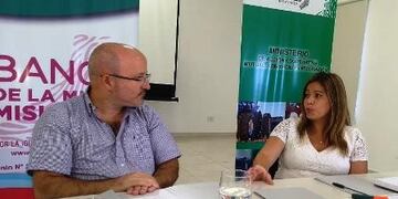 Karina Aguirre, ministra de Acción Cooperativa, trató con empresarios la aplicación de la Ley de Góndolas\u002E (Prensa A\u002E Coop\u002E)