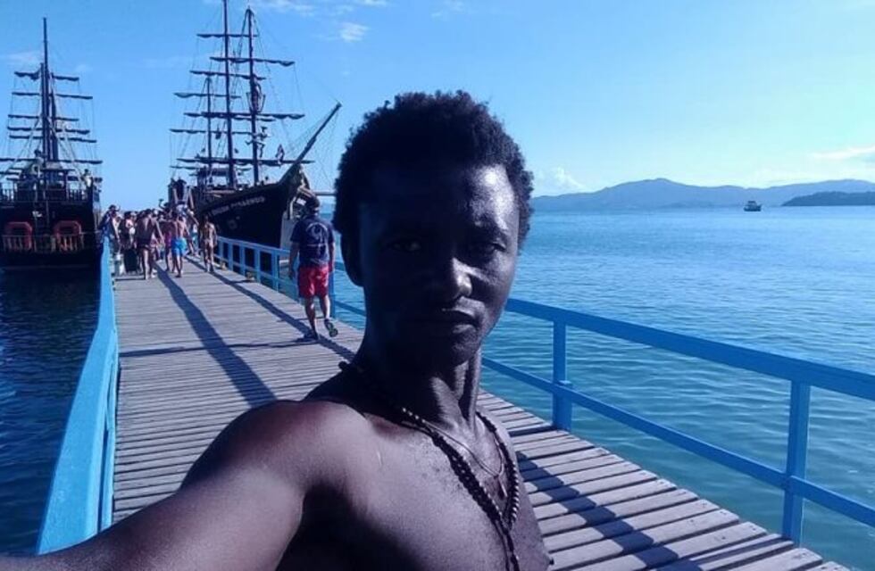 La historia de Mohmed, el polizón que vuelve a su país y no sabe si encontrará a su madre