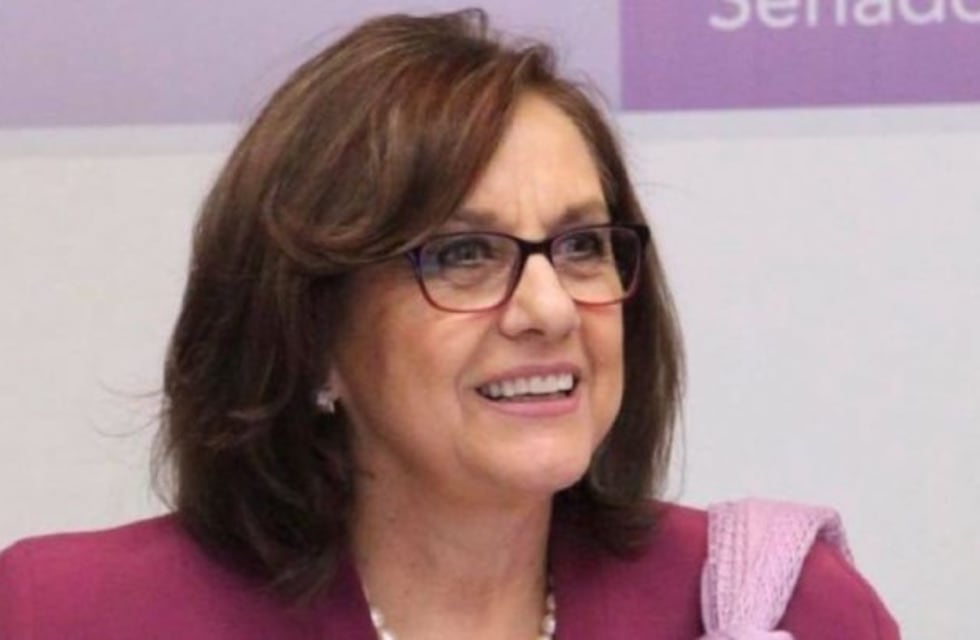 Una senadora mexicana apareció en topless en una sesión virtual