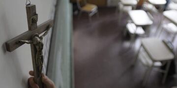 Polémica por el ordenanza para retirar las imágenes religiosas de escuelas