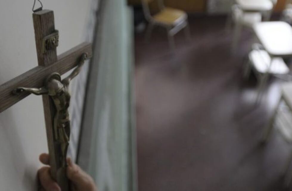 El Arzobispado expresó "dolor y tristeza" por la remoción de imágenes religiosas en escuelas