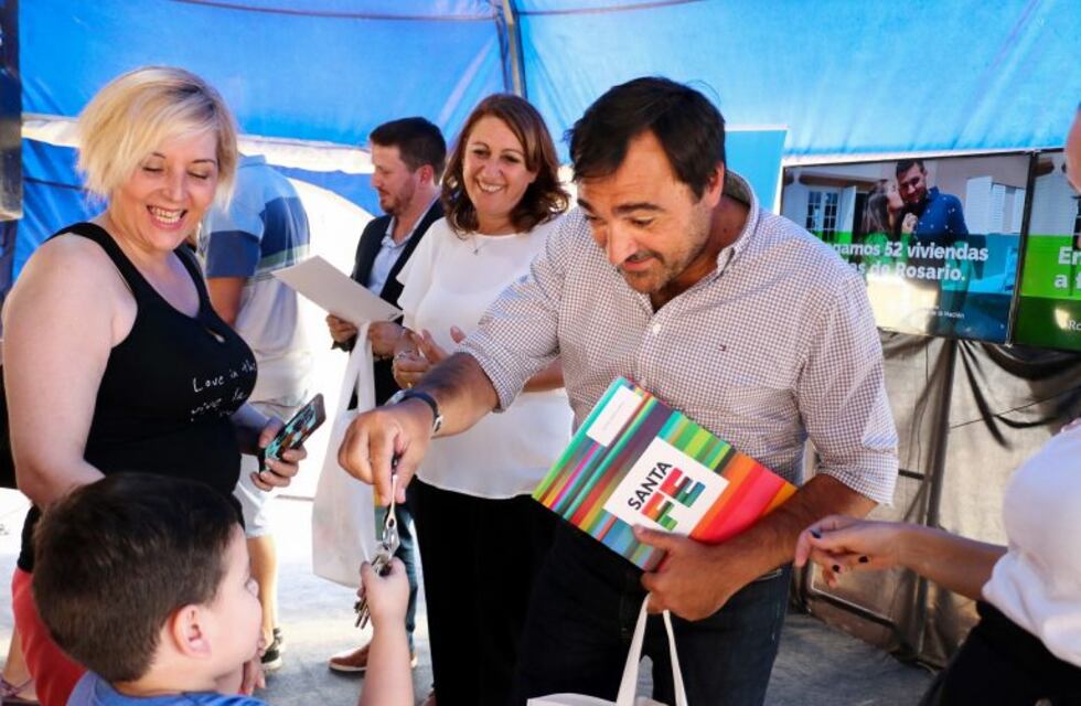 Se entregaron 52 nuevas viviendas  en el Parque Habitacional Ibarlucea