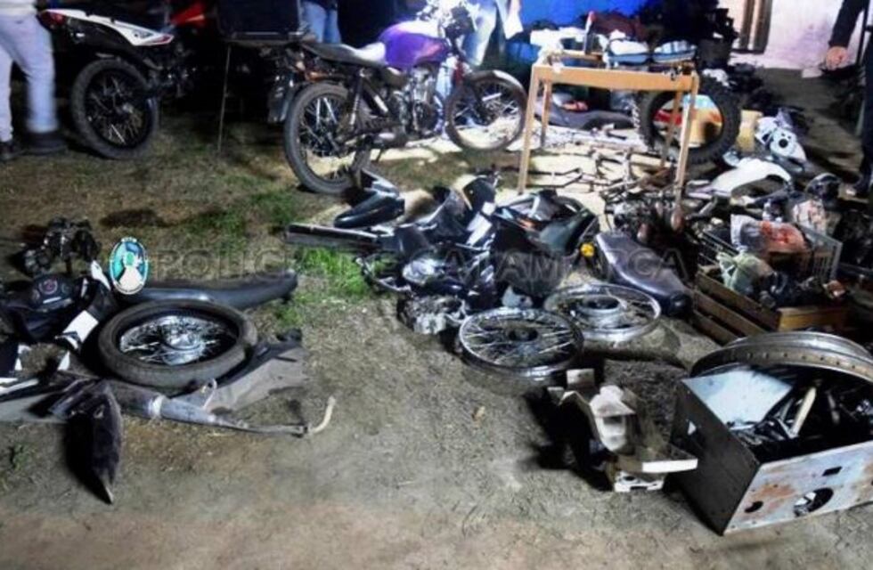 Detienen a delincuentes que robaban motos en Capital