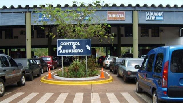 Taxistas y remiseros de Iguazú y Foz de Iguazú serán beneficiados en el paso de frontera\u002E