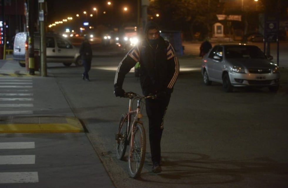En fotos: cómo se la rebusca la gente ante el paro de transporte