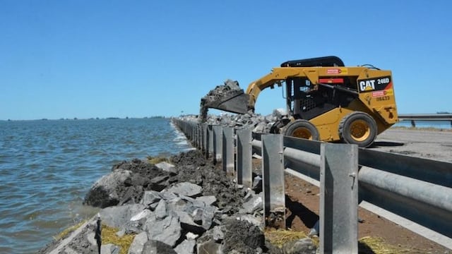 Obras en la Ruta Nacional 7 sobre la laguna La Picasa en la provincia de Santa Fe.