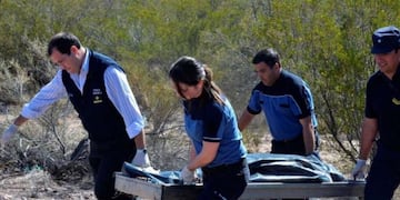 Chocó, volcó y mató a dos motociclistas en Junín