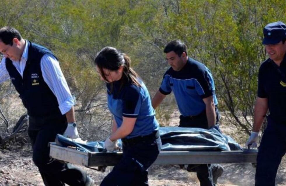 Chocó, volcó y mató a dos motociclistas en Junín