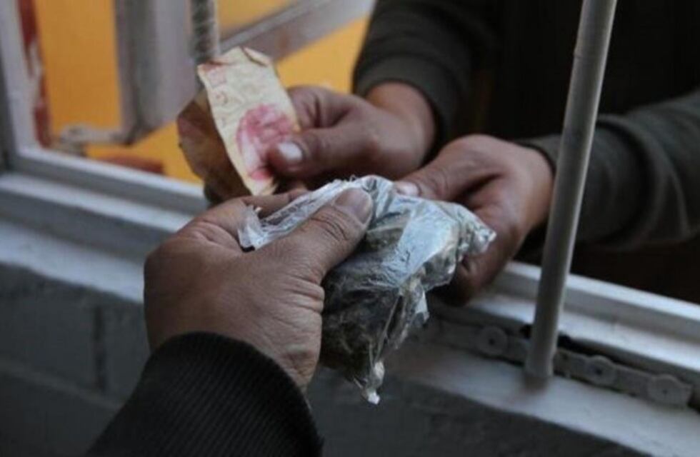 Vendían pasta base estando en prisión domiciliaria