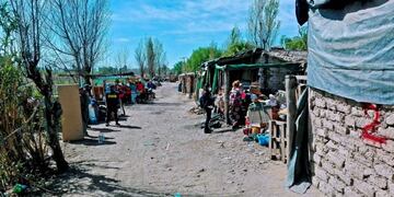 La gente comenzó a arreglar sus cosas para irse de la villa que habitaron durante años\u002E