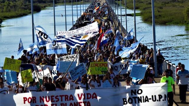 Movilización en contra de UPM- ex Botnia\nCrédito: Asamblea Ambiental Gchú