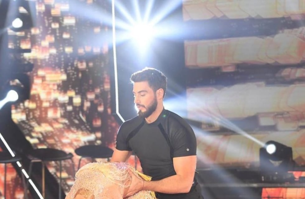 Súper Bailando: Nico Occhiato y Flor Jazmín Peña calentaron la pista con un apasionado beso