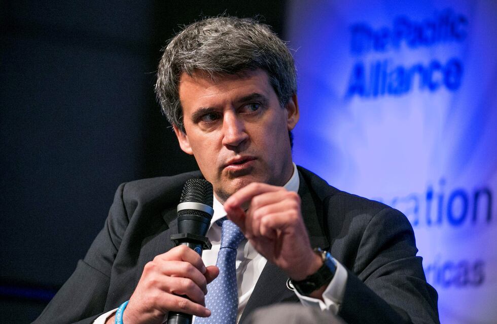 Prat-gay estima que la economía crecerá 3,5% en el 2017