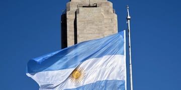 Alberto Fernández llega a Rosario por el aniversario del primer izamiento de la bandera (Municipalidad de Rosario)