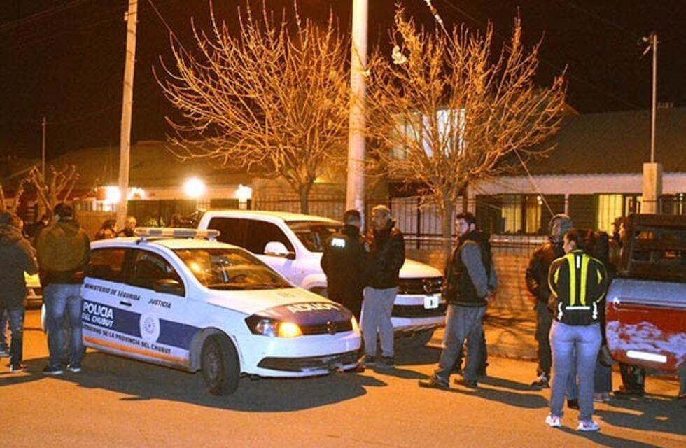 Hallan muerta apuñalada a una joven en Trelew
