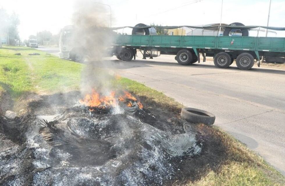 Con la presencia de Camioneros, el tránsito está monitoreado en los principales accesos de la ciudad
