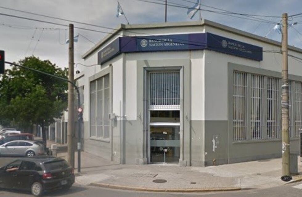 Quiso cobrar cheques robados y lo arrestaron en el banco