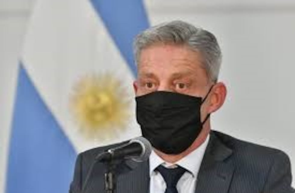 "Ni un minuto de mi tiempo le dedico a operaciones políticas que hablan de mi renuncia