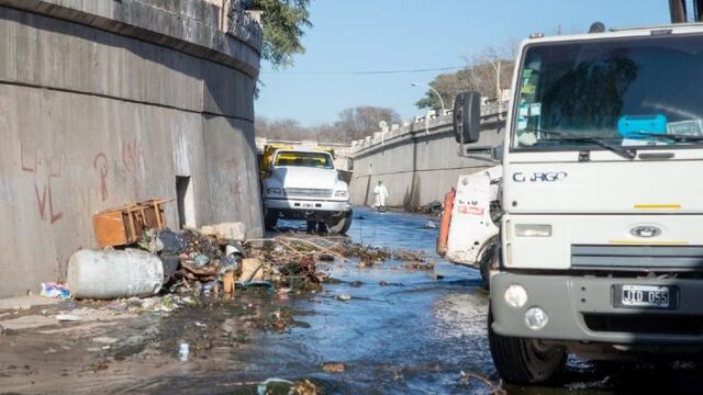 Limpian el cauce de La Cañada\u002E