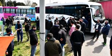 Tercer día de protesta de choferes de la UTA sobre ruta 2 (Foto: La Capital)