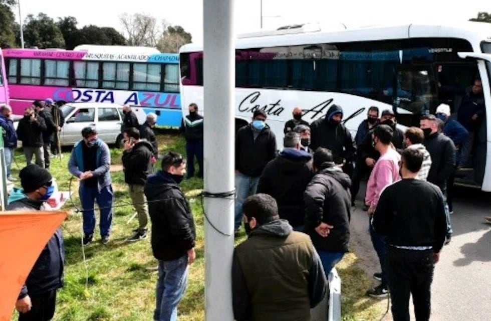 Tercer día de protesta de choferes de la UTA sobre ruta 2