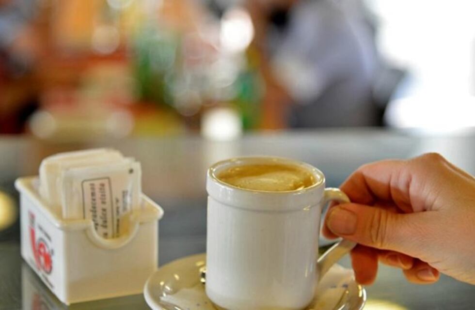 Autorizaron la extensión del horario de atención de bares y restaurantes