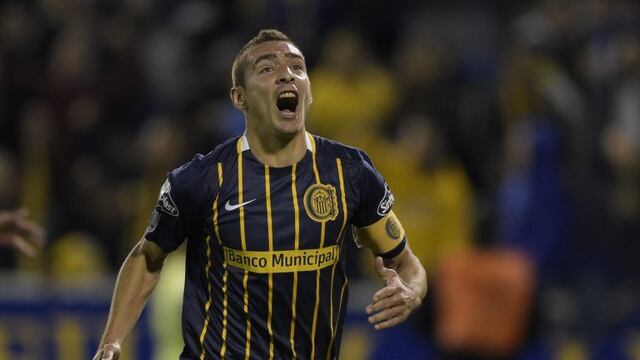 Argentina's Rosario forward Marco Ruben celebrates after scoring his team's second goal against Brazil's Gremio during their Copa Libertadores 2016 round before the quarterfinals second leg football match at the