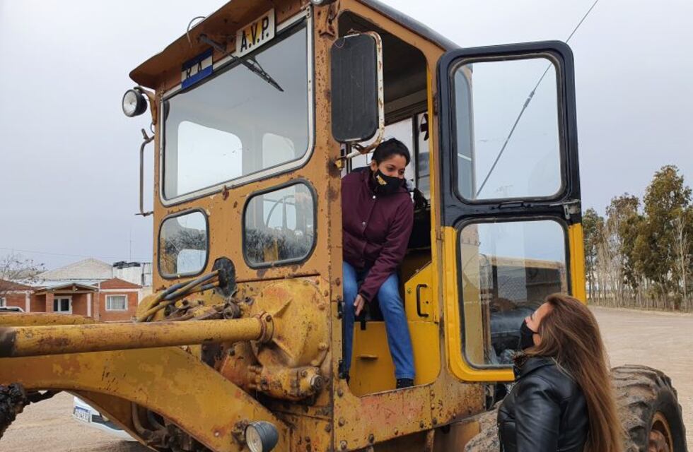 Primera mujer equipista en Vialidad Provincial