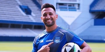 Aníbal Leguizamón es un defensor que llegaría a Belgrano.  Se inició en Argentino de Quilmes y que viene de jugar en el Emelec de Ecuador