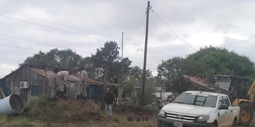 Cayeron varios postes de luz durante la tormenta dejando sin electricidad a la localidad de San Javier\u002E
