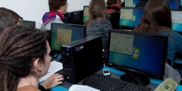 Los futuros médicos de la UNCuyo atenderán el call center provincial