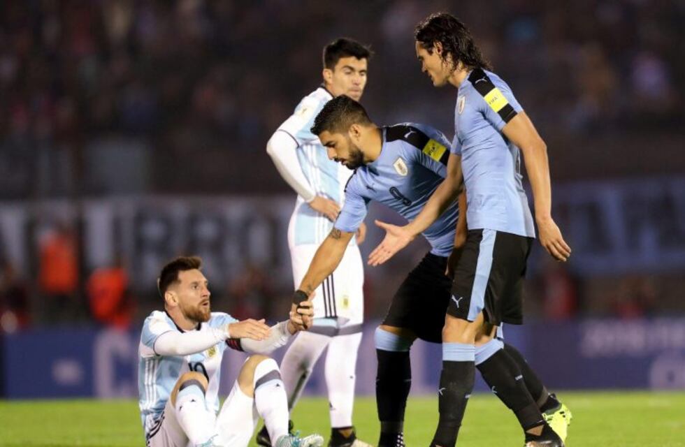 La "asistencia" de Messi a Suárez que casi termina en gol en contra