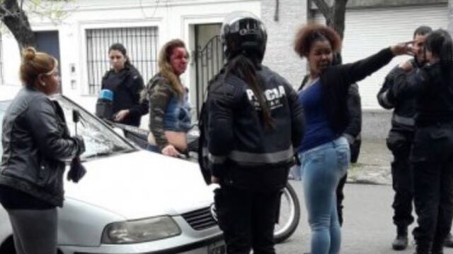 Brutal pelea entre prostituta y travesti