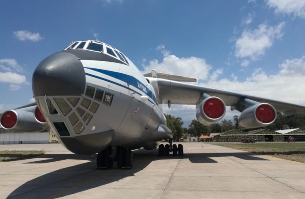 Imponente avion ruso aterrizó en Mendoza en el marco del G20