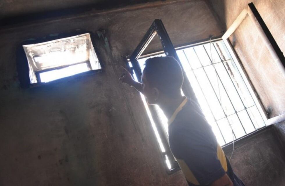 Se metió a una habitación en llamas para salvar a su hijo de 4 años