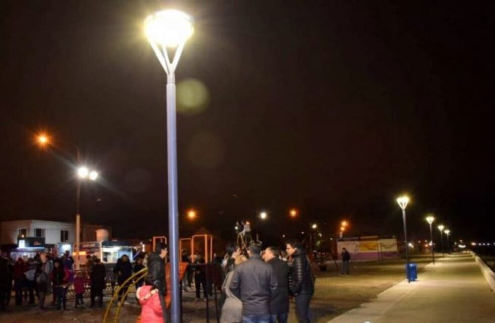 Quedó iluminado el segundo tramo de la Costanera