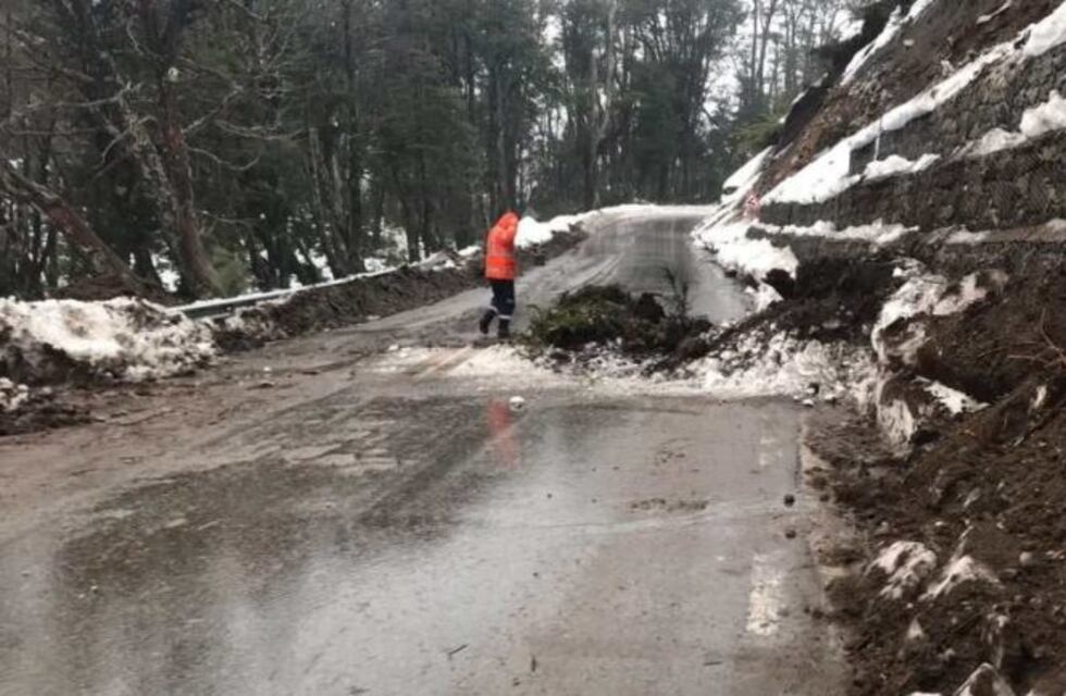 Ruta 40: otro derrumbe interrumpió el tránsito en Siete Lagos