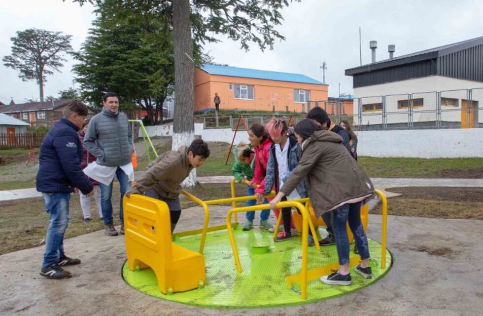 Inauguraron una plaza integradora e inclusiva en Tolhuin