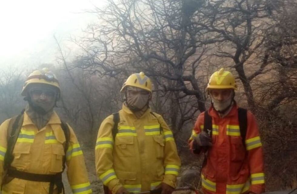Bomberos de Balnearia recibieron un espontáneo reconocimiento en Río Primero