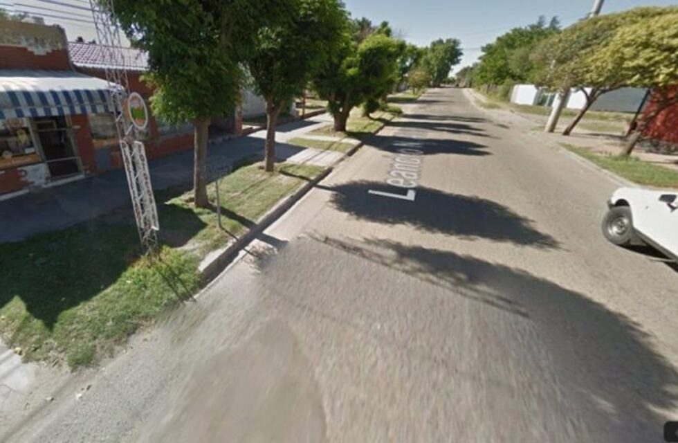 La golpearon y ataron para robarle mientras dormía