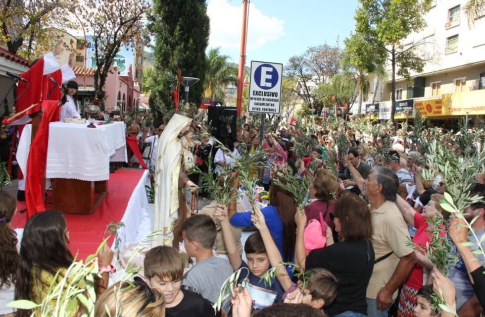 En el centro de Carlos Paz se realizó la misa de Ramos