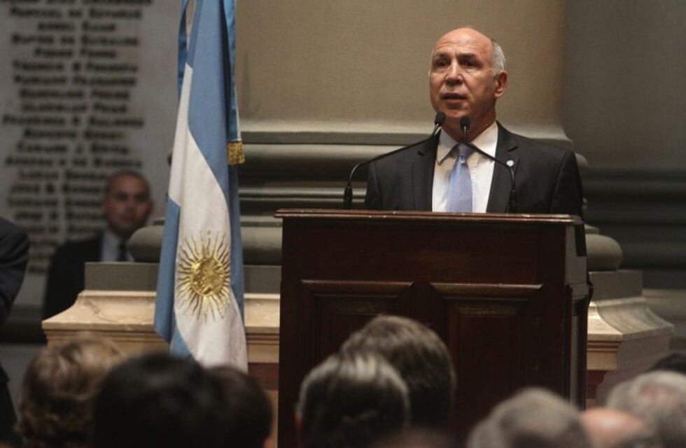 Lorenzetti intimó a Carrió y a Servini de Cubría, y la diputada le respondió en Twitter